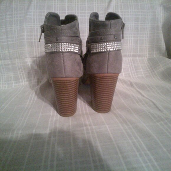 So Brand Haw Women's Ankle‎ Booties Open Toes Suede Gray Size 5 USA - Picture 3 of 5